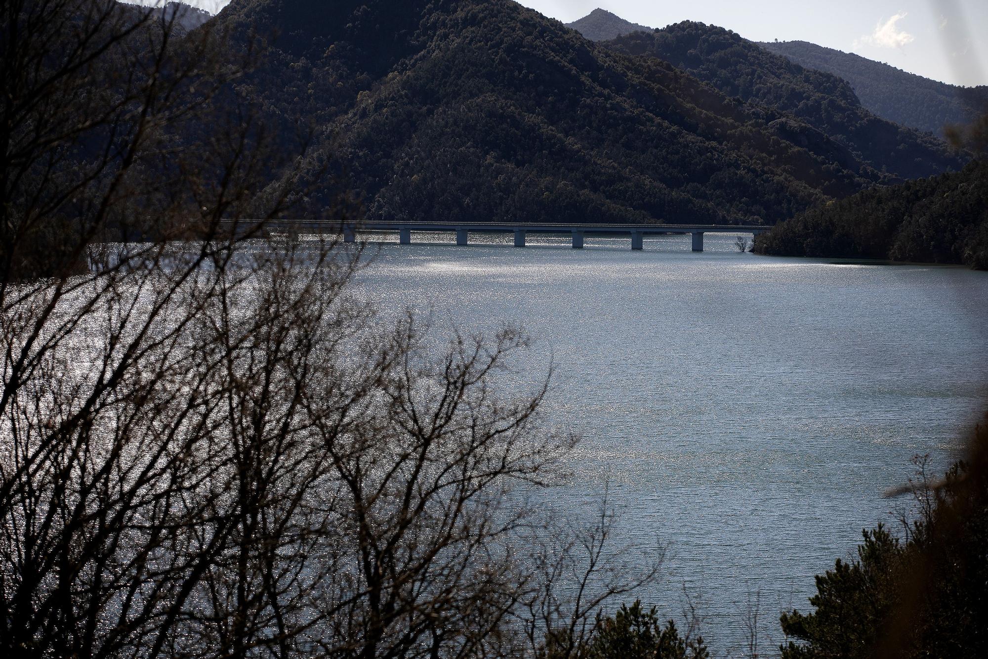 Baells Barajı'nda Korkunç Cinayet: Su Yüzeyindeki Cesedin Kimliği Belirlendi