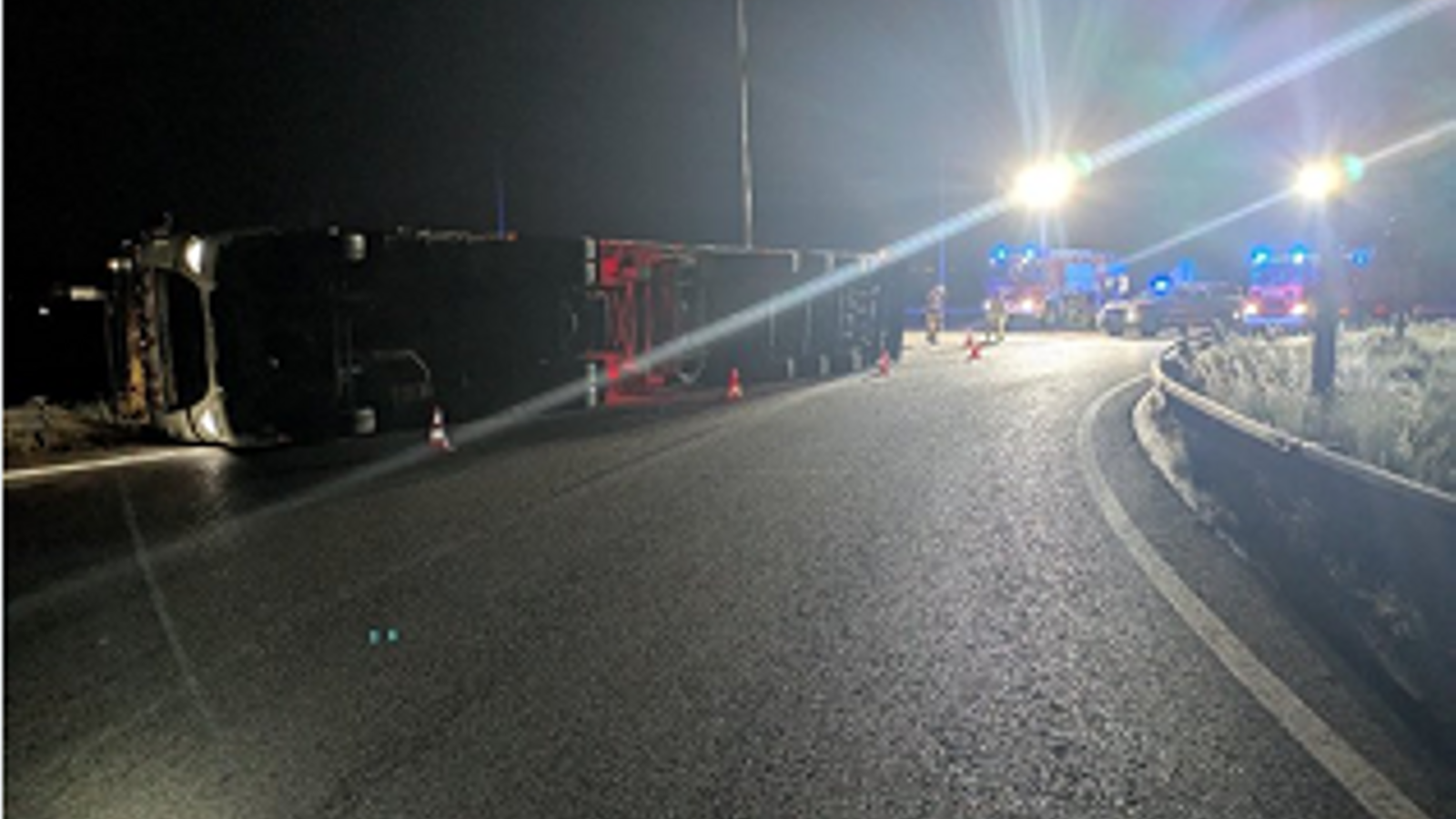 Lleida'da N-240 Karayolu Kaza Yapan Kamyon Nedeniyle Çift Yönlü Kapandı: Bölge Trafiği