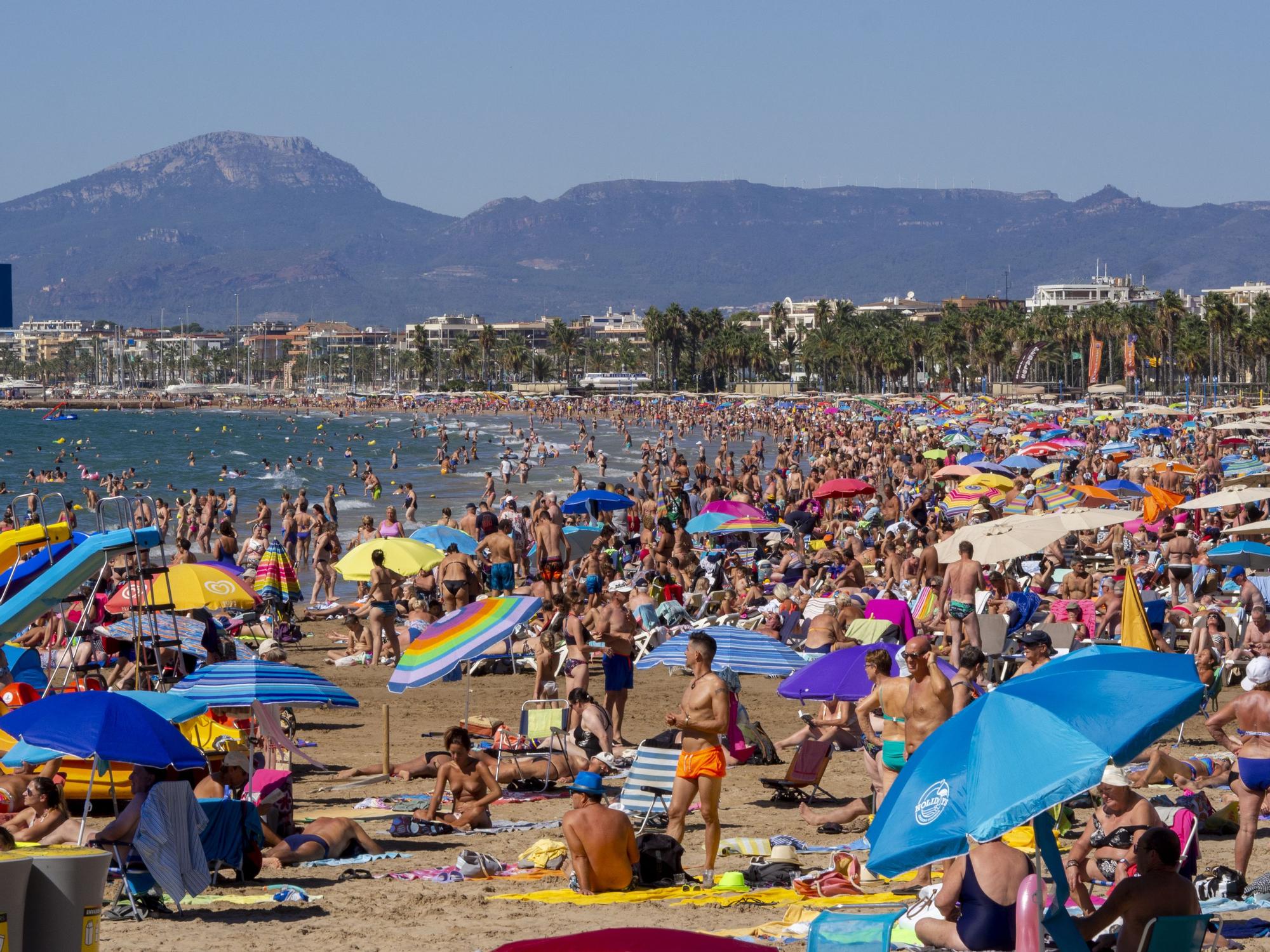 Salou'da Yeşil Bayrağa Rağmen Tragedi: 83 Yaşındaki Adam Plajda Hayatını Kaybetti
