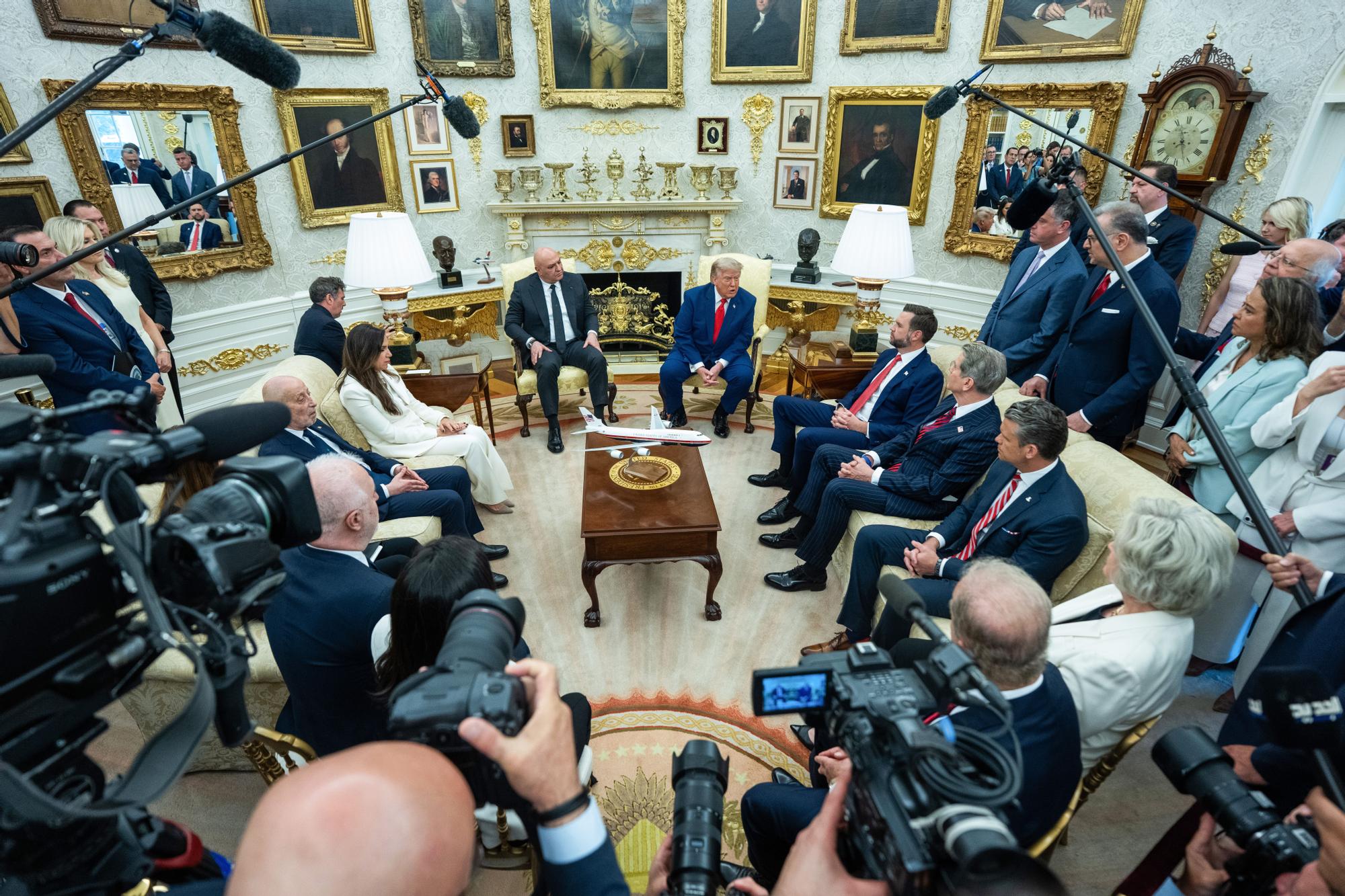 Trump'ın Kızıldeniz Uyarısı: Yemen'deki Husilerin Tehdidi ve Bölgesel Gerilimler