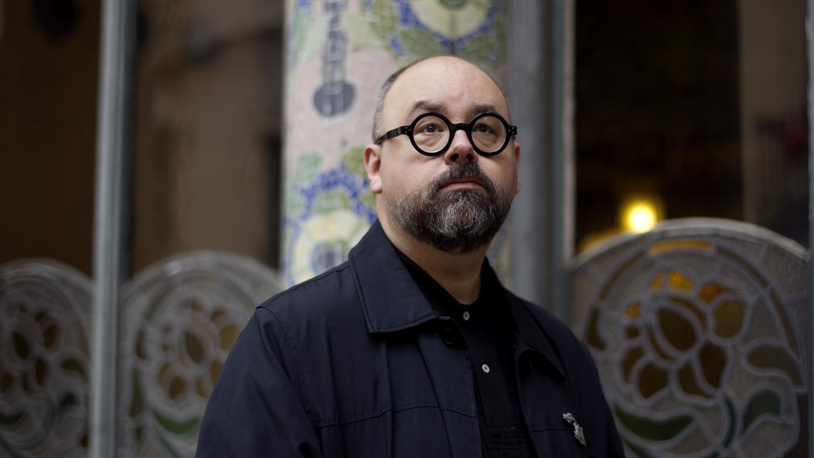 Carlos Ruiz Zafón'un 'Rüzgarın Gölgesi': 25 Yıl ve 50 Milyon Okurla Efsaneleşen Roman