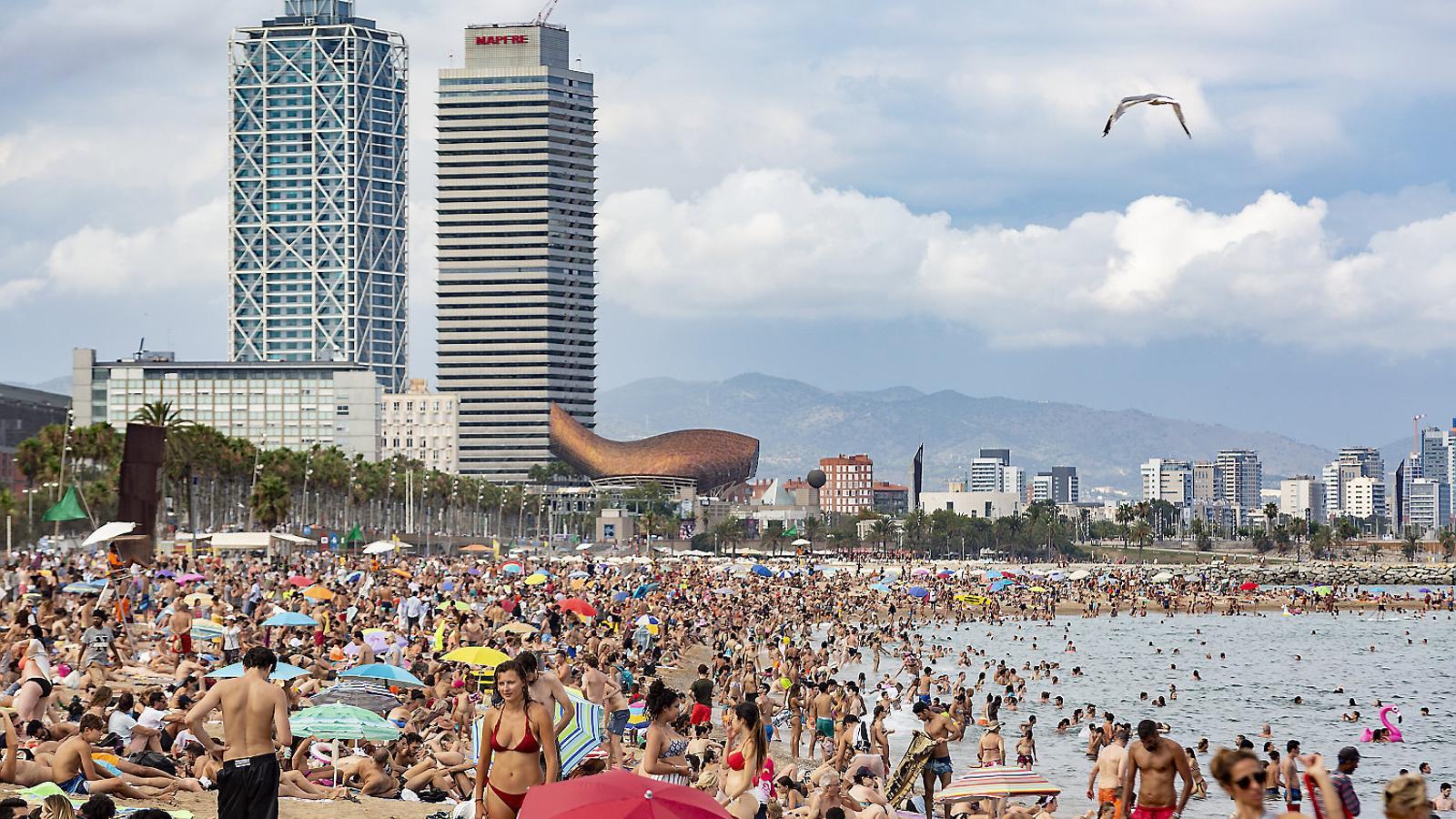 Katalonya'da Turizm Rekor Kırıyor: Uluslararası Ziyaretçi Akını Yaz Sezonunu Coşturdu