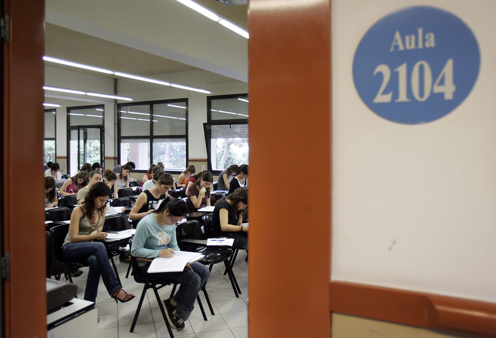 **Katalonya'da Üniversite Mezunları Arasında Şok Edici Maaş Farkı: 2.000 Euro'ya Yakın!**