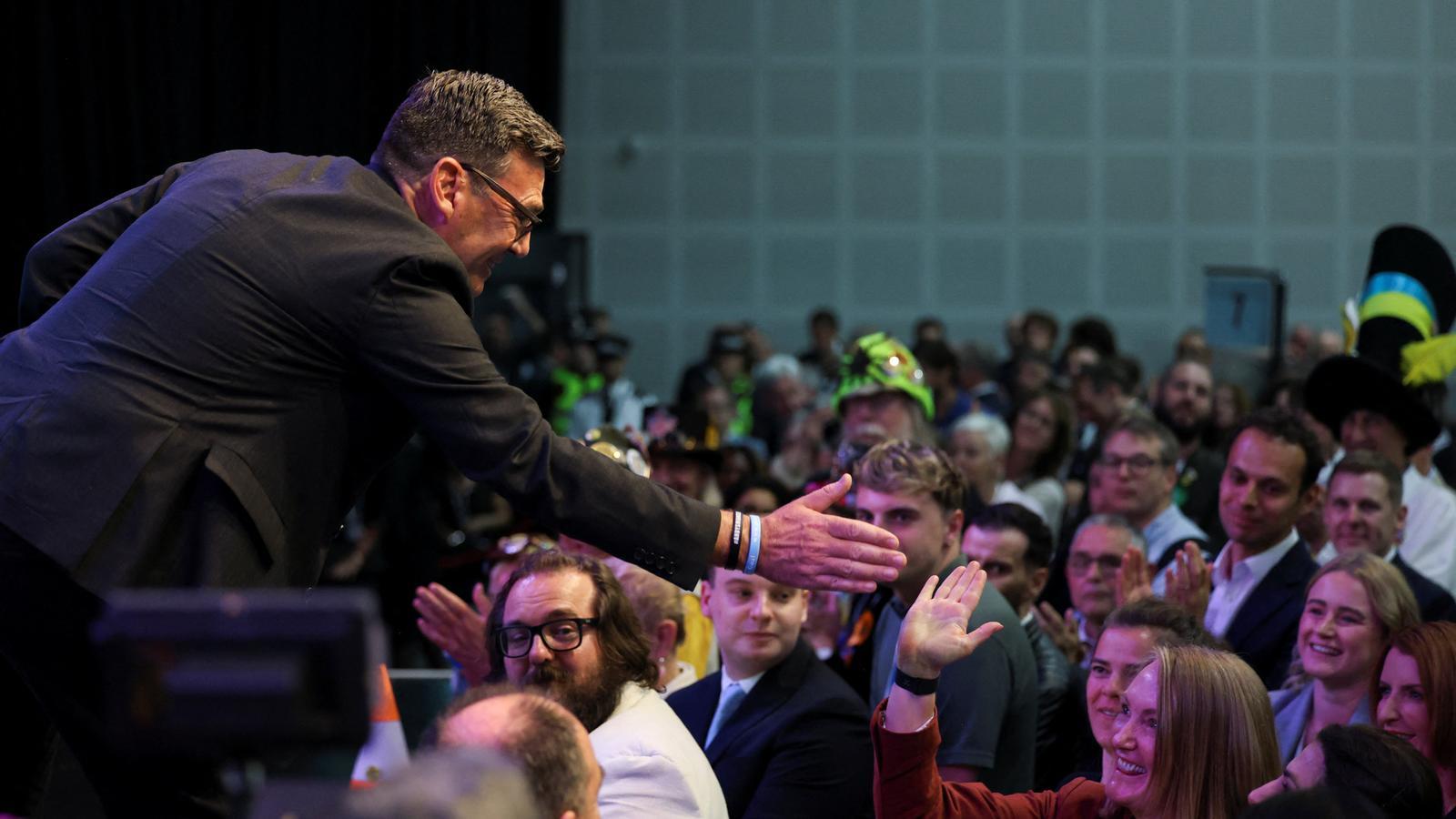 Andy Burnham Westminster'a Geri Döndü: Keir Starmer'ın Liderliği Tehlikede mi?