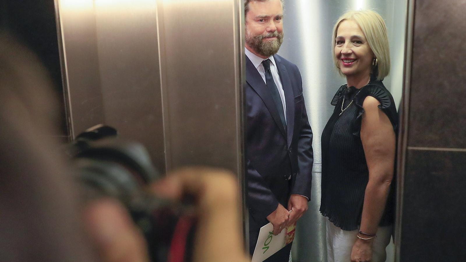 **Vox'ta İç Hesaplaşma: Abascal'ın Temizliği ve Espinosa'nın Kritik Konumu**