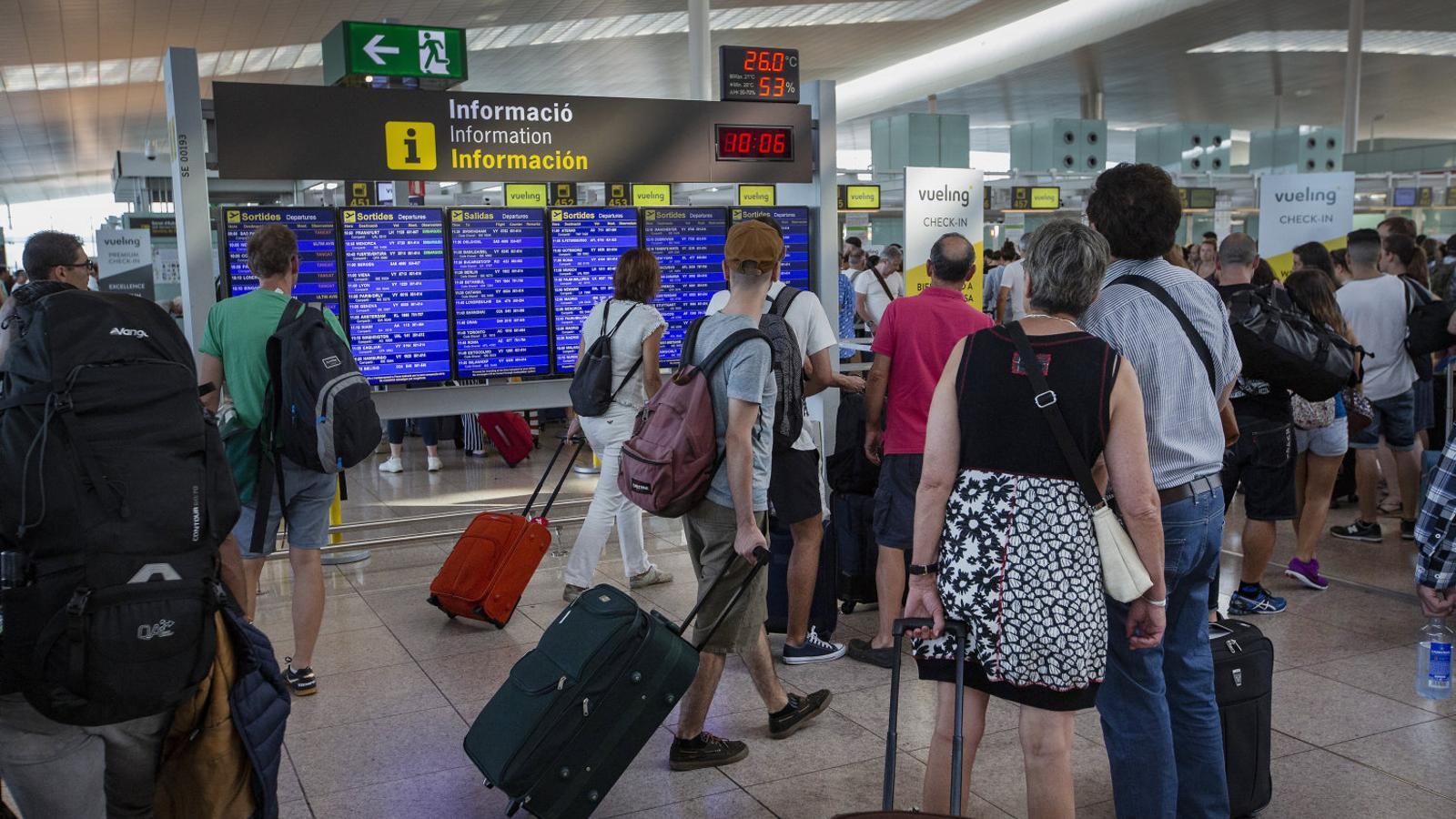 Barselona El Prat'ta Elektrik Kesintisi Uçuşları Felç Etti: Binlerce Yolcu Mağdur