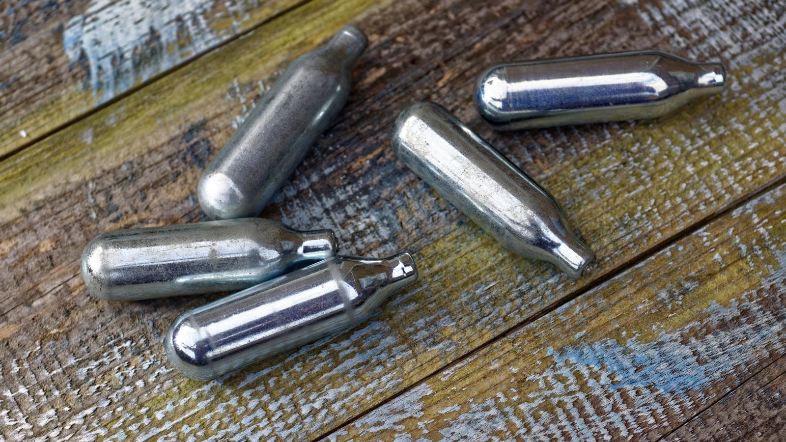 Gençlerin "Gülme Gazı" Kabusu: Barselona'da Ciddi Nörolojik Hasarlar Ortaya Çıktı