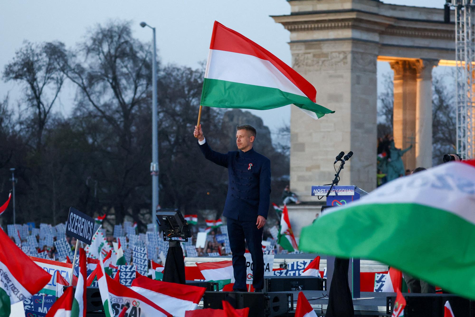Macaristan'da Orbán'ın 16 Yıllık İktidarını Sarsan Yeni Yıldız: Péter Magyar Kimdir?