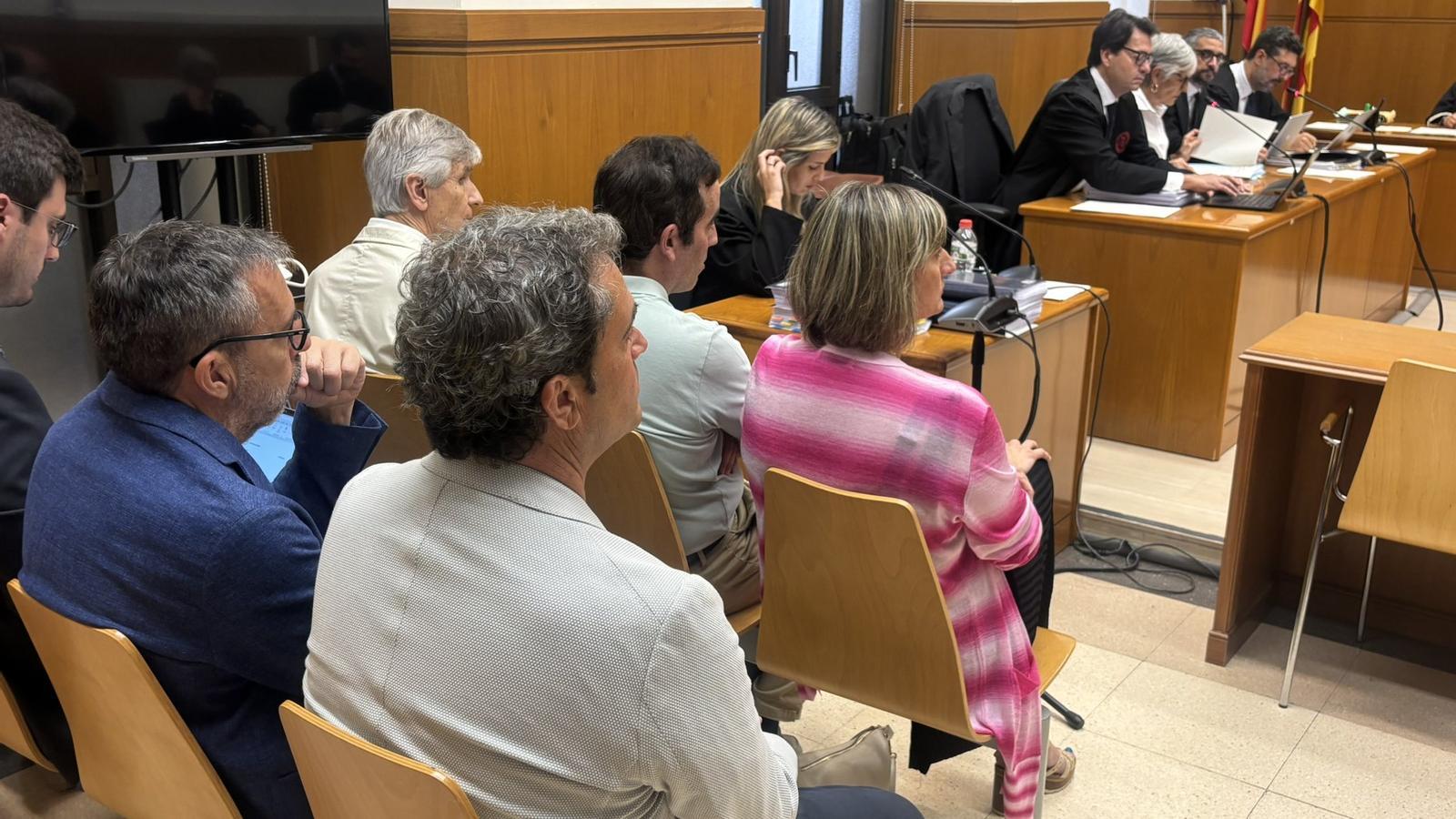 Katalonya'da COVID Aşılama Davasında Sürpriz Karar: Eski Sağlık Yöneticileri Aklandı