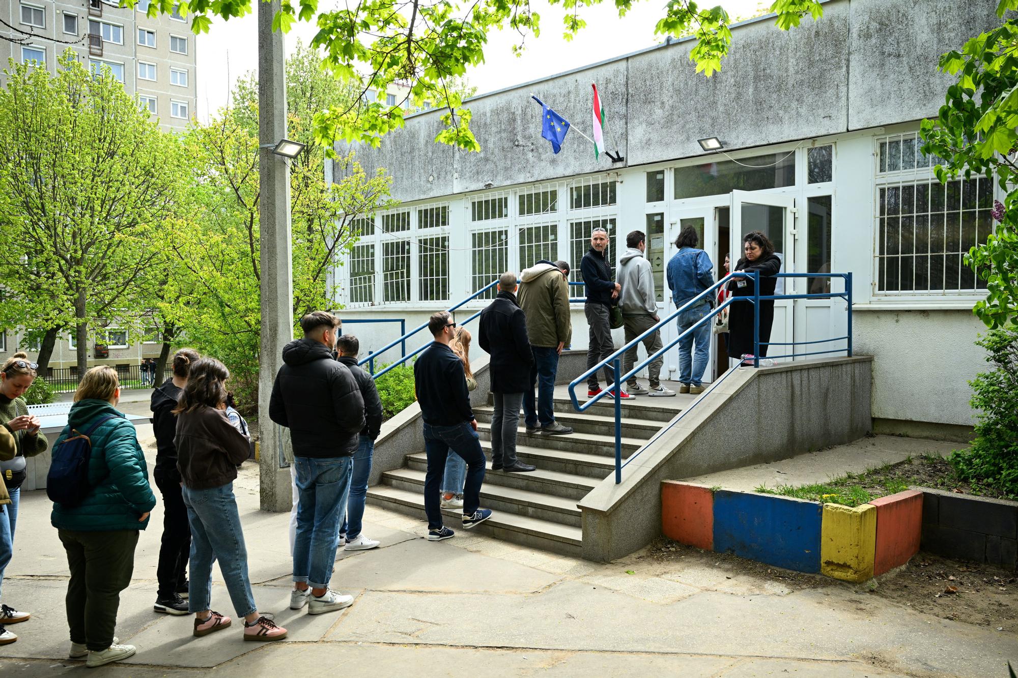 Macaristan Seçimlerinde Gerilim Dorukta: Muhalefetten "Rus Destekli Sahte Bayrak" İddiası