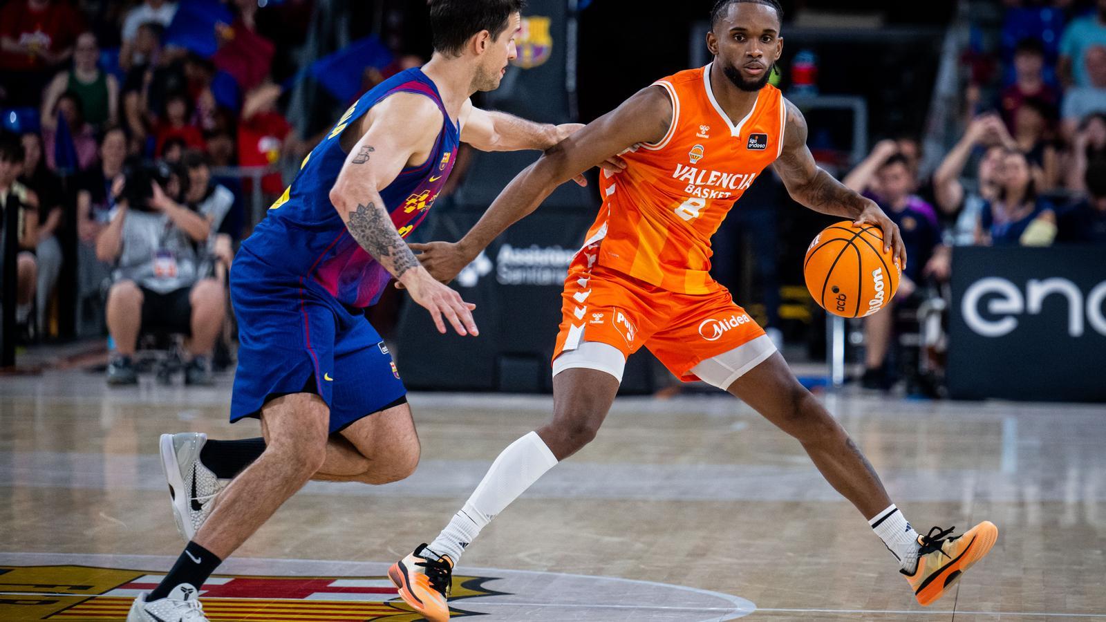 FC Barcelona'da Kriz: Palau Blaugrana Taraftarı Takımın İlgisizliğine İsyan Etti