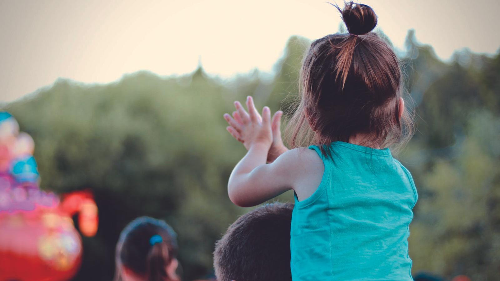 Escena Familiar: Katalonya'da Çocuk ve Aile Sahne Sanatlarının Dijital Buluşma Noktası