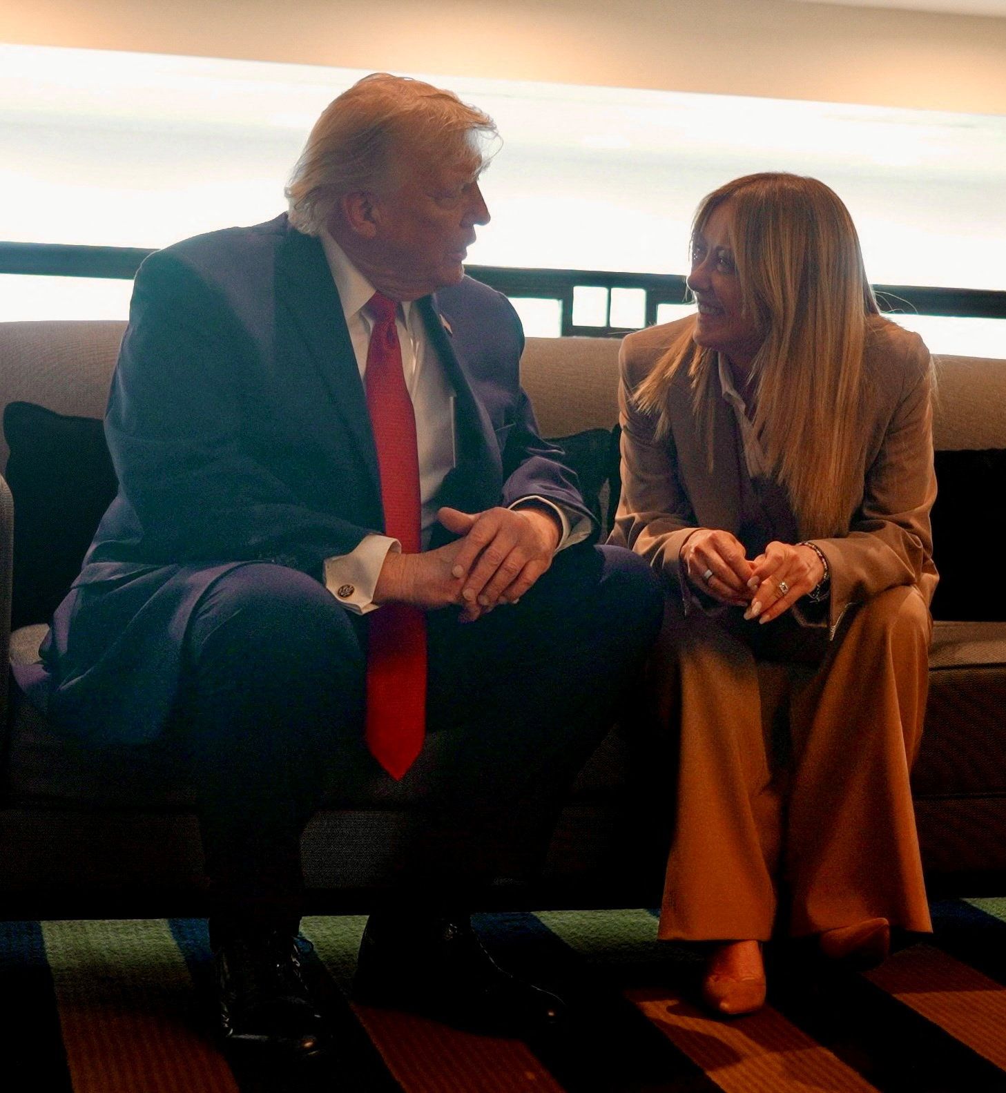 Meloni'den Trump'ın Fotoğraf İddiasına Sert Yanıt: "Tamamen Uydurma!"