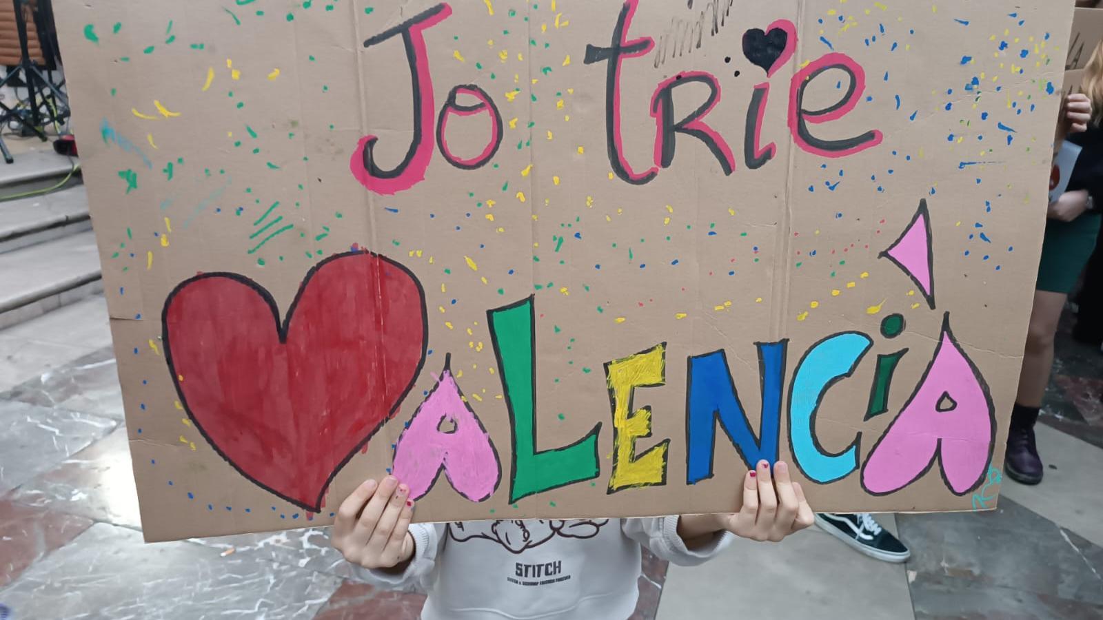 Valensiya'da Katalan Edebiyatı Sansürü Tartışması: 200'den Fazla Okuldan Ortak Tepki