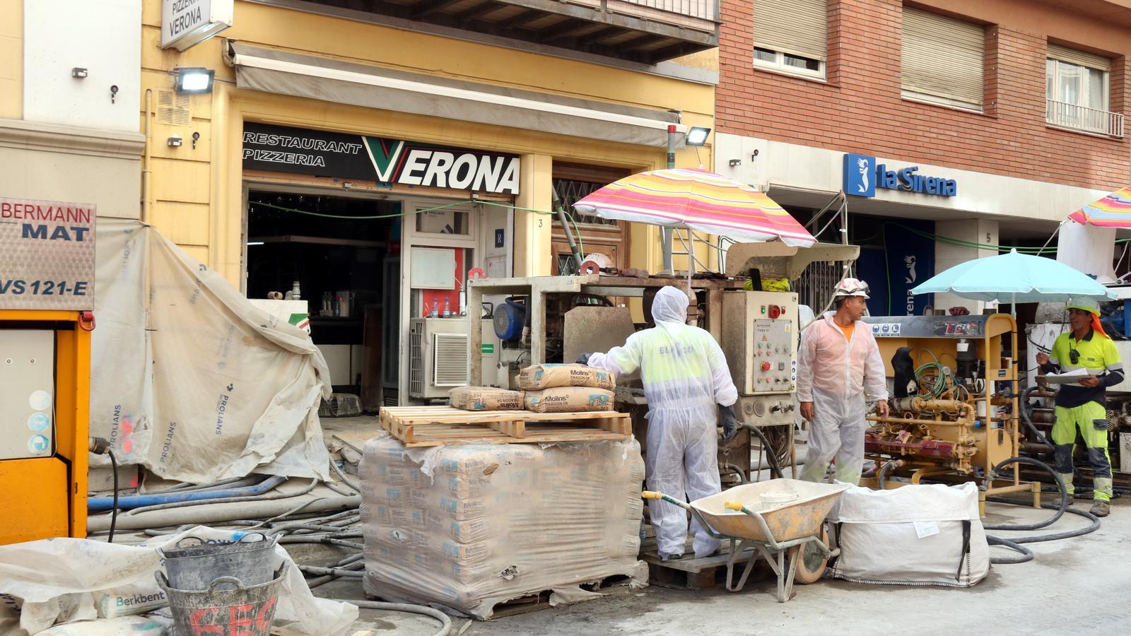 Barselona'da L9 Metro Çukuru Mağdurları: Evlerine Dönüş 2027'ye Ertelendi