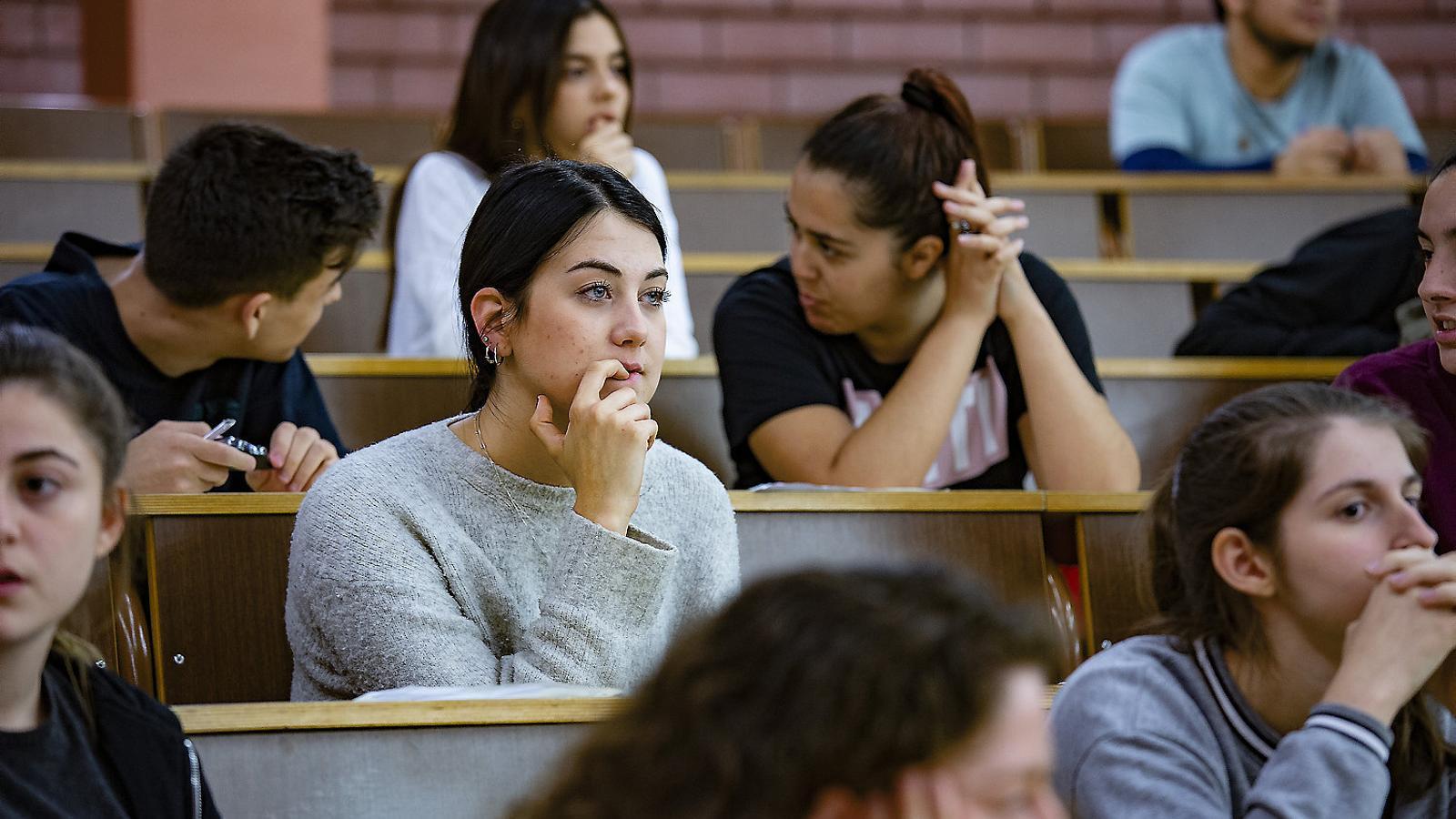 Katalanca C2 Sınavında Tartışmalı Mola: Adaylar İlk Bölümü Tekrar Gözden Geçirdi