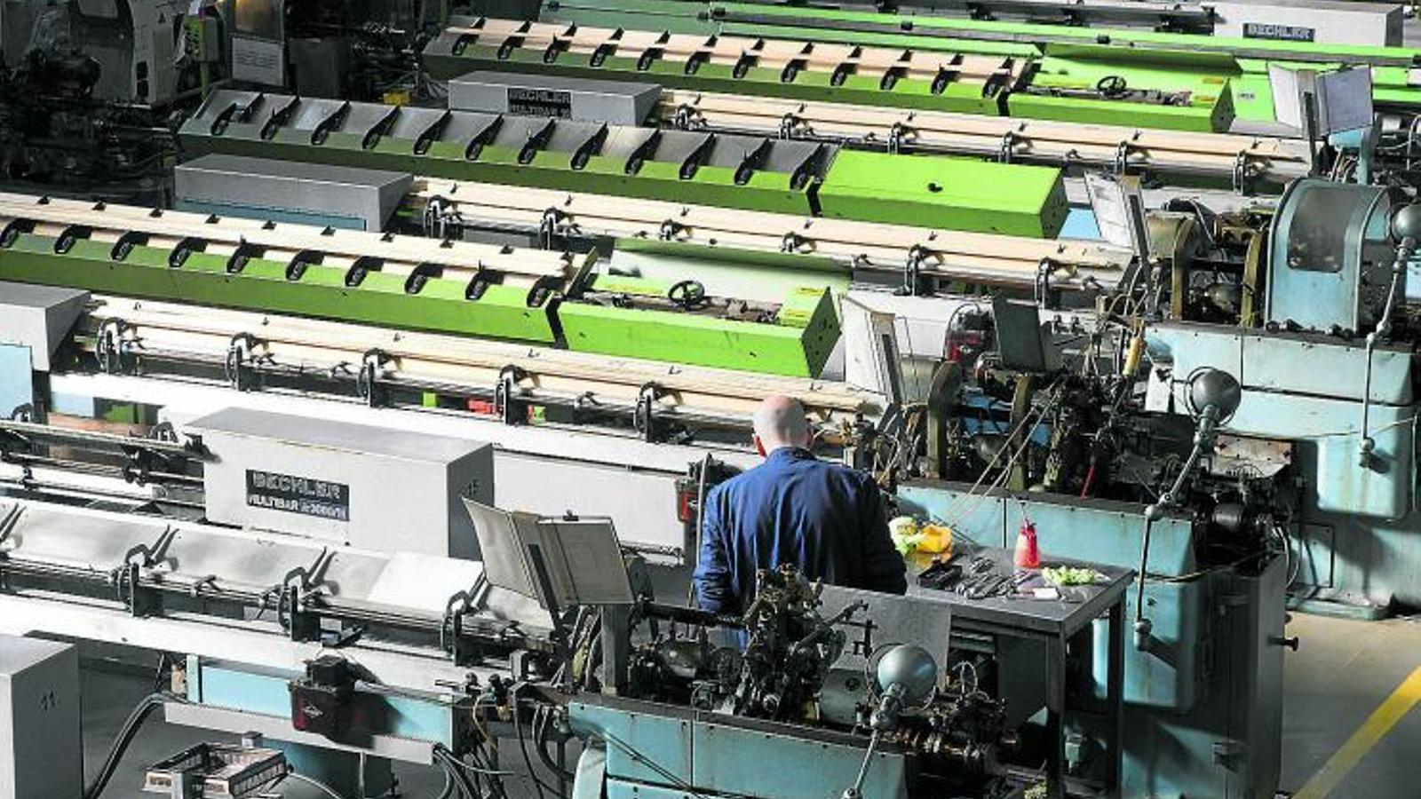 **Rekabetçiliğin Gerçek Tuzağı: Yüksek Ücretler ve Regülasyon Tartışması**