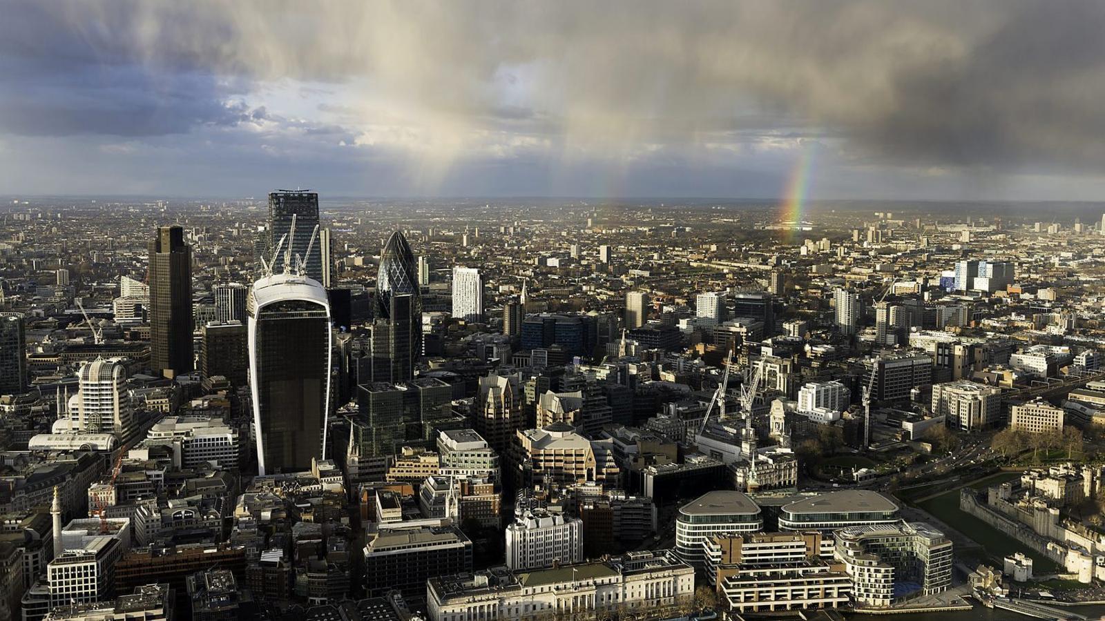 Londra'nın Kalbinde Şok Edici Olay: Bir Kadın Dört Erkeği Bıçakladı
