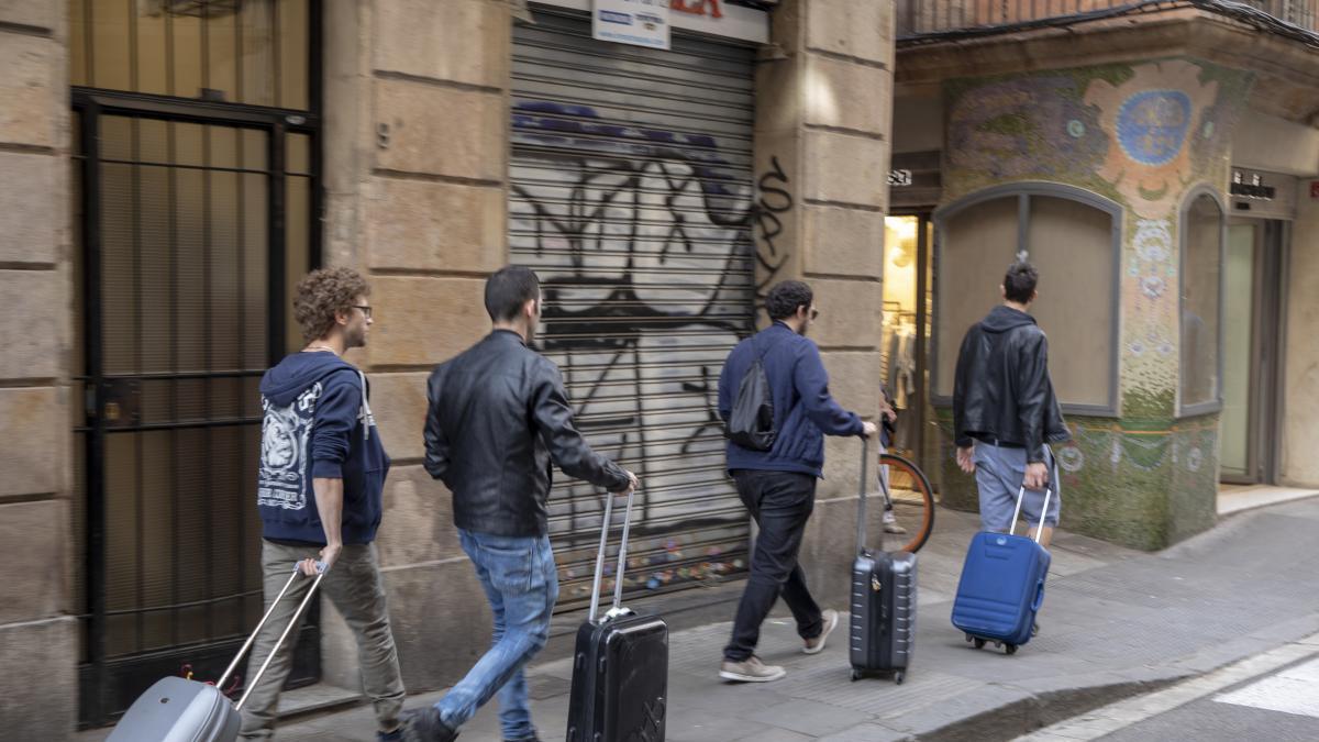 Raval'da Bir Papamóvil: Barselona'nın Kalbinde Toplumsal Bir Mesaj