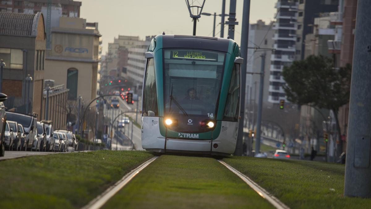 Barselona Yakınlarında Tramvay Raydan Çıktı: Sant Just Desvern'de Yaralılar