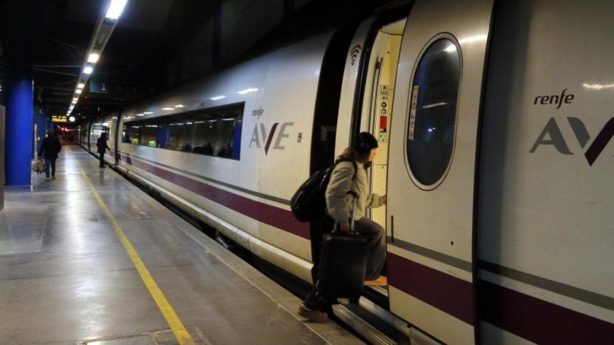 Barselona-Girona Yüksek Hızlı Tren Hattında Elektrik Kesintisi: Yolcular Mağdur Oldu