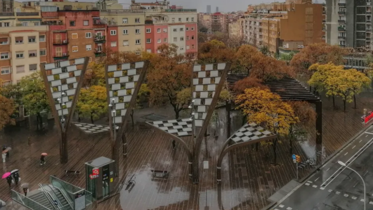 Barselona'da Meydan Adı Tartışması: Şair Geri Dönüyor