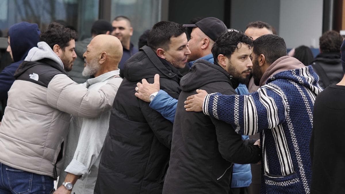 Manlleu'da Depo Yangınında Can Veren Gençlere Hüzünlü Veda: 2000 Kişi Katıldı