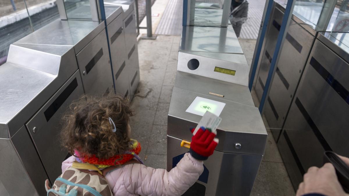 Barselona Yakınlarında 1.5 Kilometrelik Ücret Adaletsizliği Aileleri İsyan Ettirdi