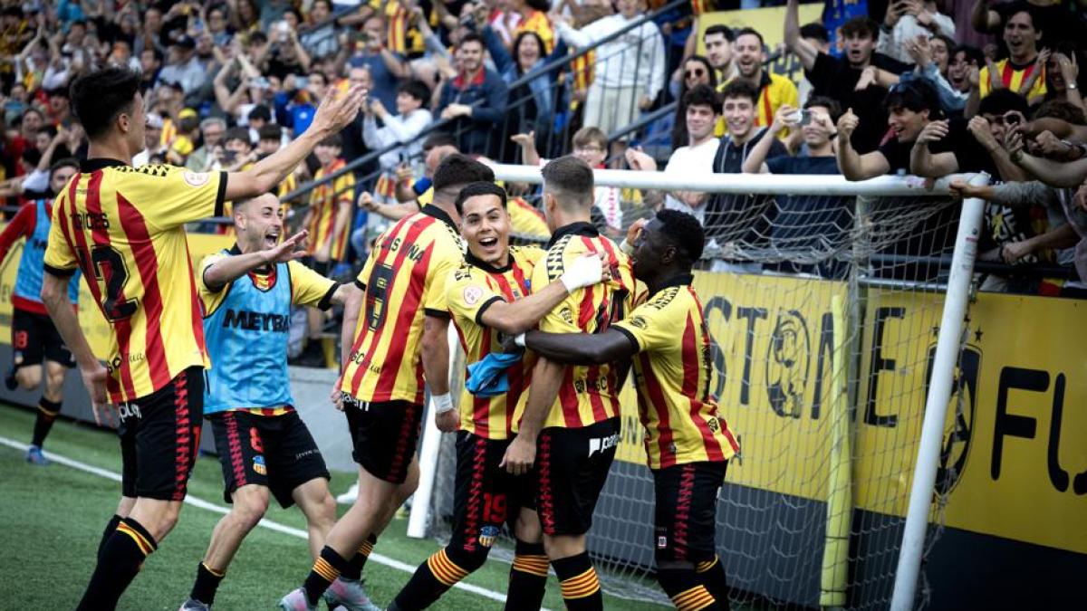 Barselona'nın Yükselen Kulüpleri: Zaferin Gölgesindeki Stadyum Krizi ve Belediyenin