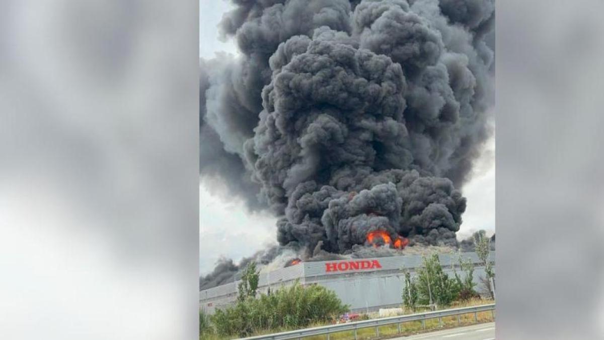 Barselona Yakınlarındaki Honda Tesisinde Yangın Kontrol Altında: Detaylar ve Etkileri