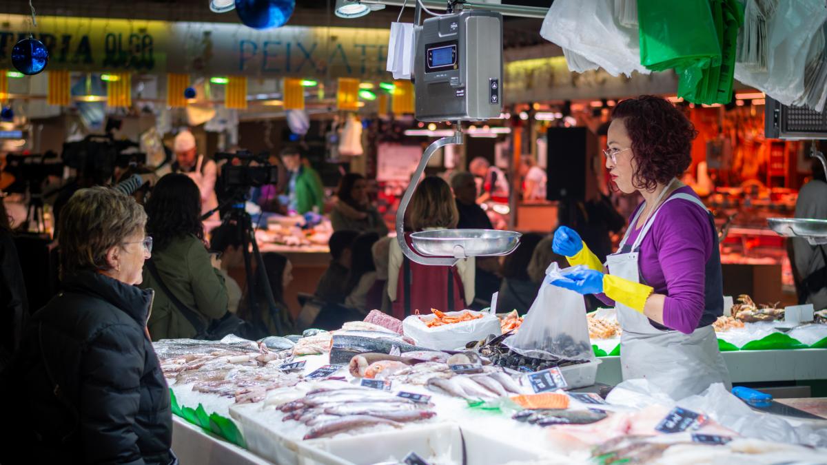 Barselona'dan Yerel Esnafa ve Vatandaşa Çifte Destek: 10 Euro'luk Tüketim Çekleri Yolda