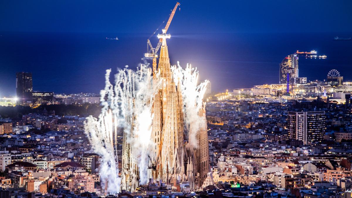 Sagrada Família'nın Işık Şöleni Barselona'ya Gurur ve Küresel Tanıtım Kattı