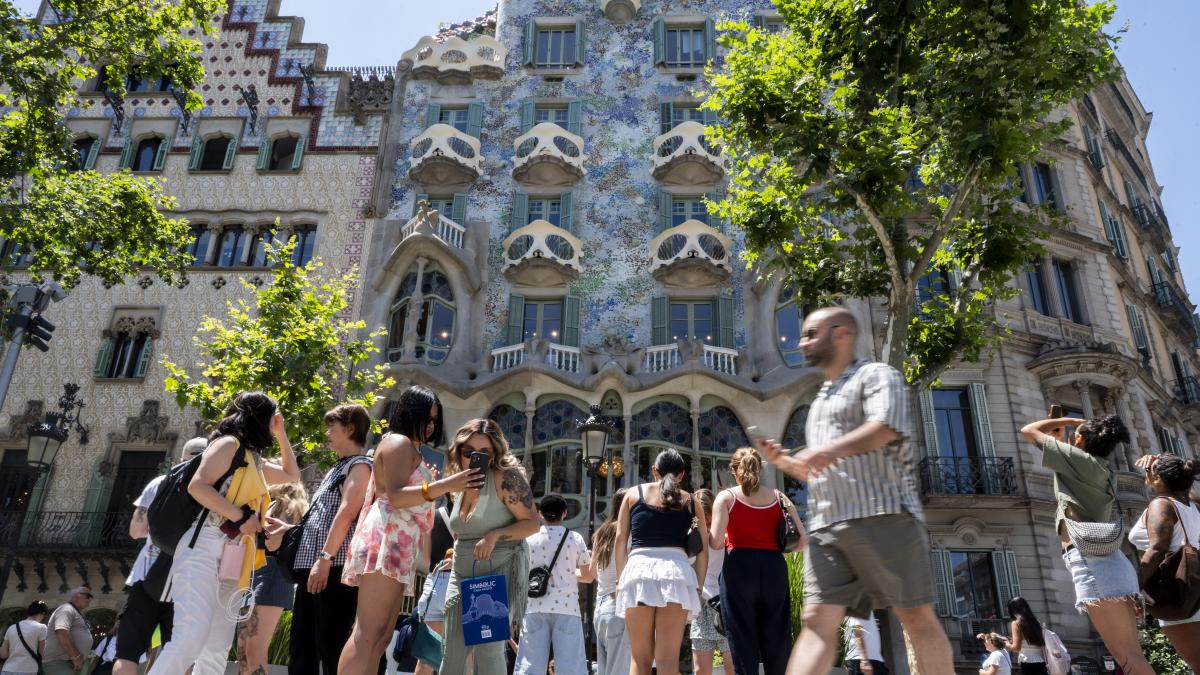 İspanya'da Seçim Öncesi Yaz: Göçmenlik ve Turizm Tartışmaları Kızışıyor