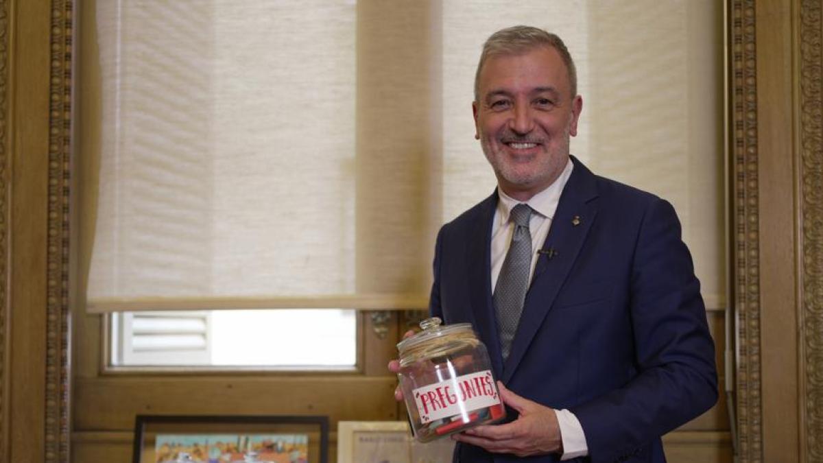 Barselona Belediye Başkanı'nın Makam Odasının 'Sırları': Liderliğin Aynası
