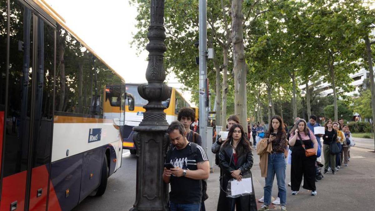 Rodalies Krizi Barselona'yı Felç Etti: Trenlerden Otobüslere Akın ve Ulaşım Ağının