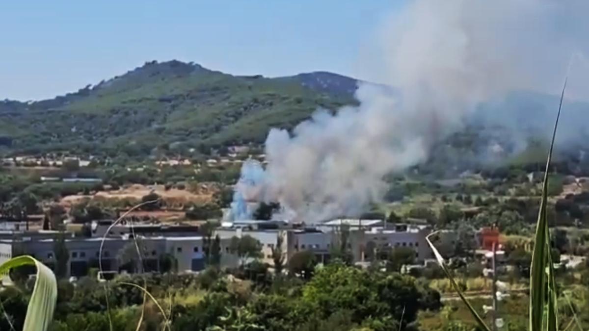 Argentona'daki Sanayi Yangını C-32 Otoyolunu Kapattı: Bölgesel Ulaşımda Aksaklıklar