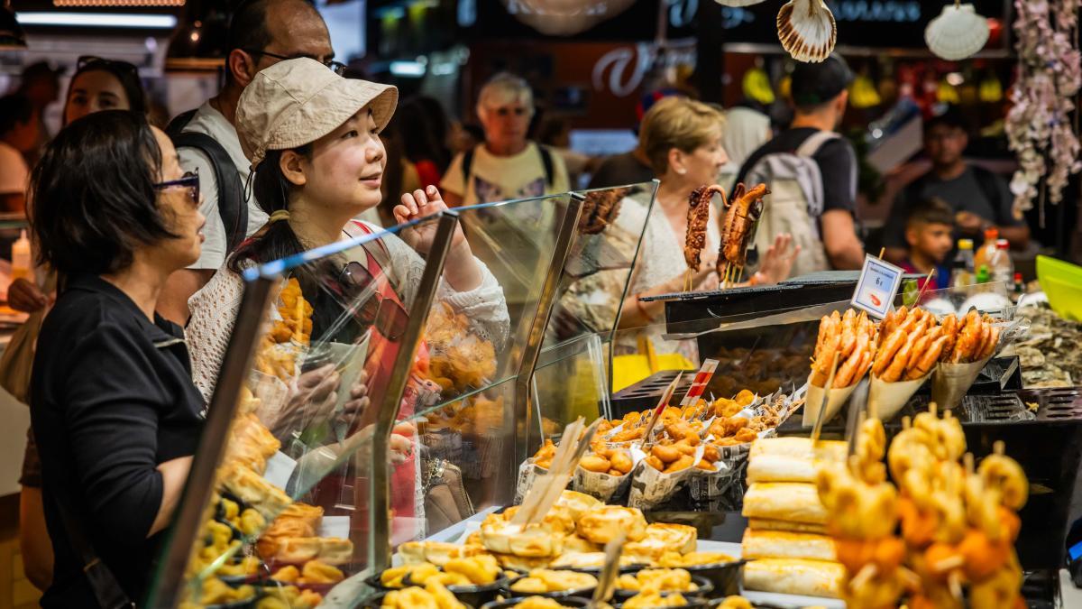 Barselona'nın İkonik La Boqueria Pazarı, La Rambla İnşaatı Nedeniyle Ziyaretçi Kaybı