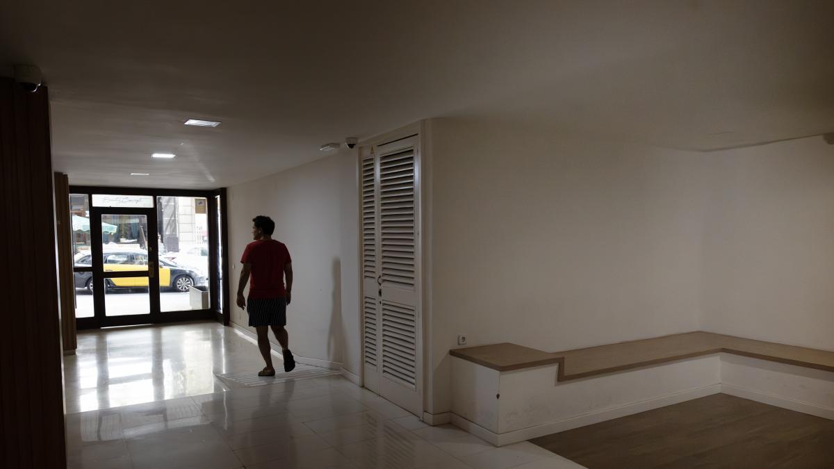 Barselona'da Muntaner Caddesi'ndeki İşgal Evleri Sorununa Polis Baskısı Geçici Çözüm