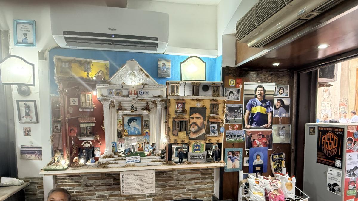 Napoli'nin Kalbinde Sonsuz Bir Efsane: Diego Maradona ve Futbolun Kutsalı