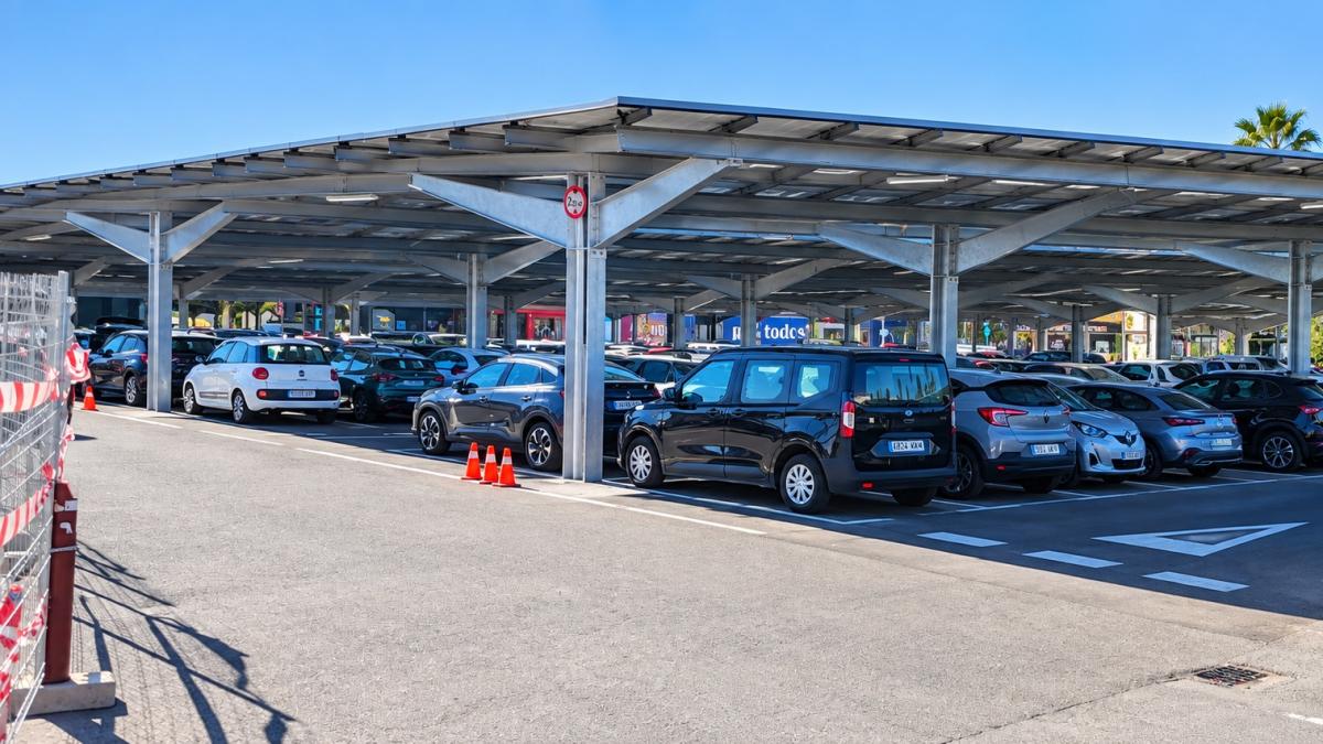 Sant Boi Alcampo Otoparkı Güneş Enerjisiyle Dönüşüyor: Devasa Pergola Yükseliyor