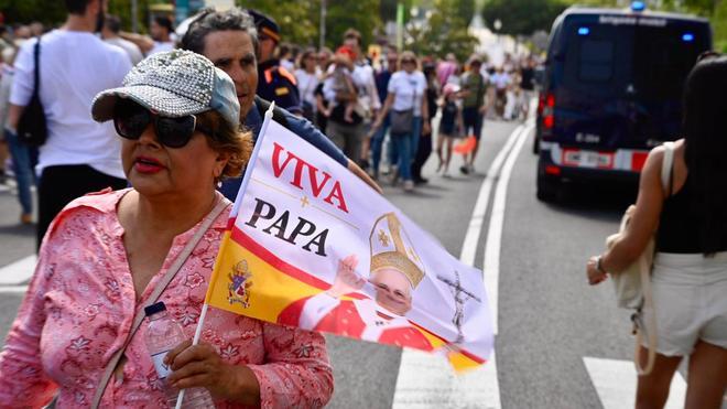 Barselona'da Papalık Coşkusu: Montjuïc'te Güvenlik Önlemleri ve Hacılar
