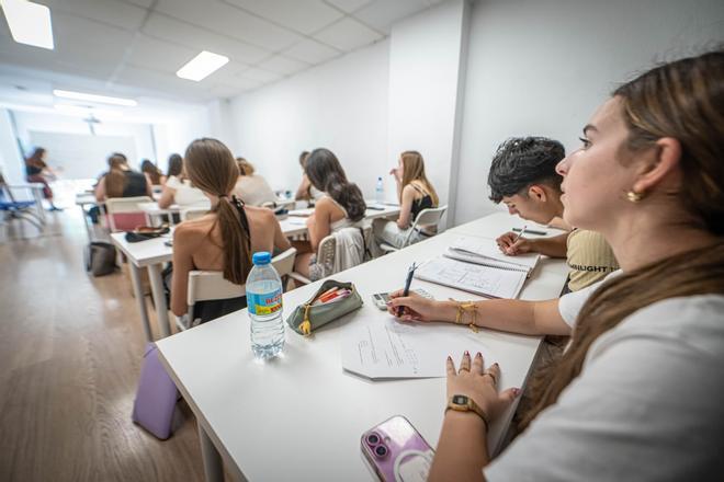 Barselona'da Papa Ziyareti Sınavlarla Çakıştı: Öğrencilere Erken Hareket Çağrısı