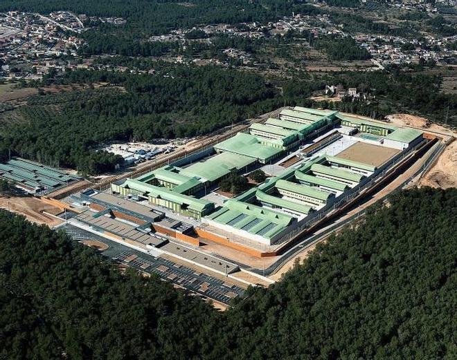 Tarragona Cezaevi'nde Şok Saldırı: Psikiyatrik Geçmişli Mahkum Gardiyanı Yaraladı
