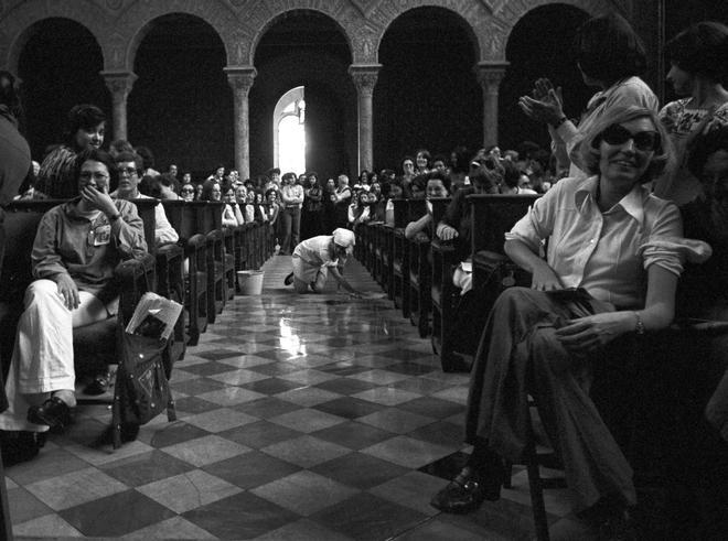 İspanya'da Feminizmin İkonik Fotoğrafındaki Gizemli Kadın 50 Yıldır Aranıyor