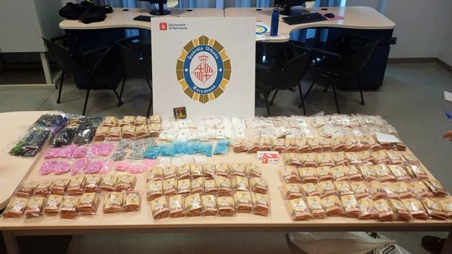 Barselona'da Bisikletli Trafik Kontrolü: Sırt Çantasından 4.5 Kilo Uyuşturucu Çıktı!