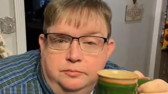 Annesiyle Yemek Yapan Ünlü YouTuber John Davis, 55 Yaşında Vefat Etti