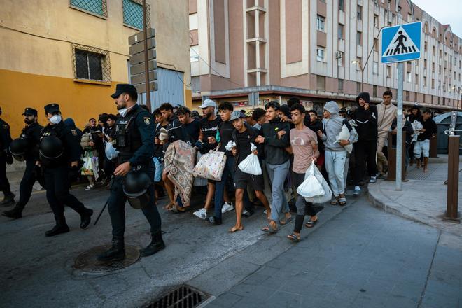 Ceuta'da Bıçaklama ve Çok Sayıda Gözaltı: Yasa Dışı Silah ve Konut İhlali Suçlamaları