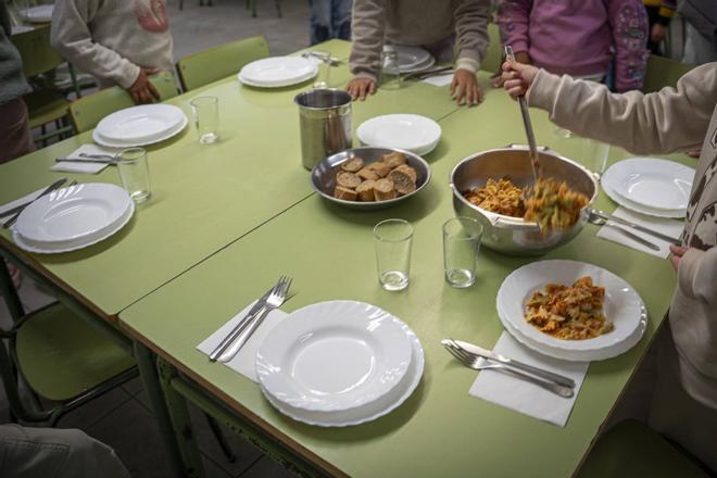 Terrassa'da Tartışmalı Okul Yemek Şirketinin Sözleşmesi Soruşturmaya Rağmen Uzatılıyor