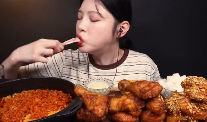 24 Yaşındaki Çinli Mukbang Fenomeni Chen Ziyi'nin Ölümü: Sosyal Medyanın Karanlık Yüzü