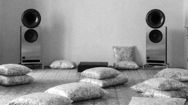 Barselona'da Sessizliğin Dansı: Konuşmak ve Telefon Kullanmak Yasak Olan 'Sakin Disko'